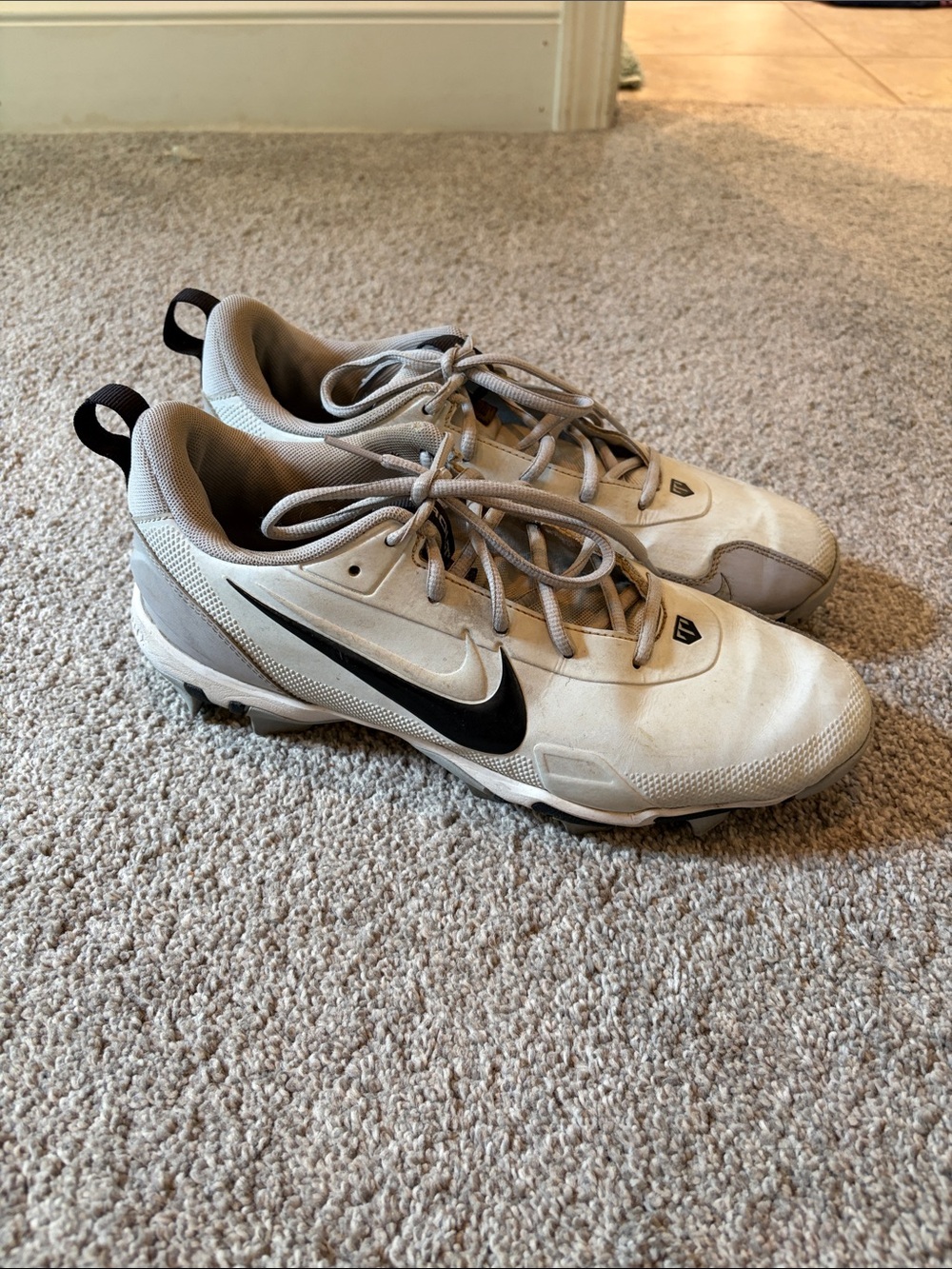 Nike Men’s White and Black Athletic Cleats